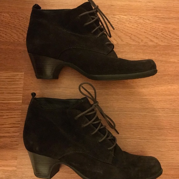 Clarks Booties - Picture 1 of 4